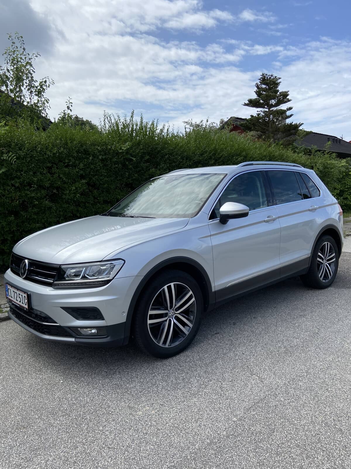 VOLKSWAGEN
TIGUAN 1